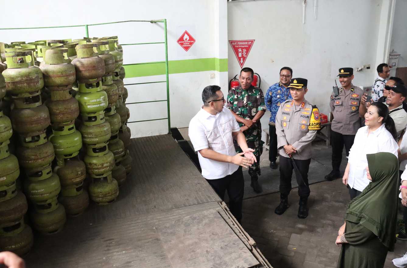PJ Walikota Didampingi Kapolres Mojokerto Kota Tinjau Agen LPG 3 Kg, Pastikan Pasokan Tercukupi
