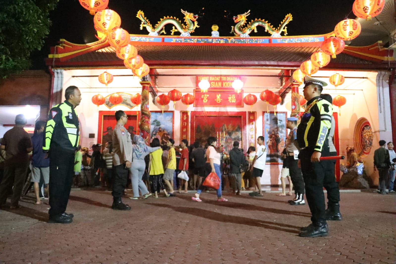 Polres Mojokerto Kota Perketat Pengamanan Imlek di Kelenteng Hok Sian Kiong