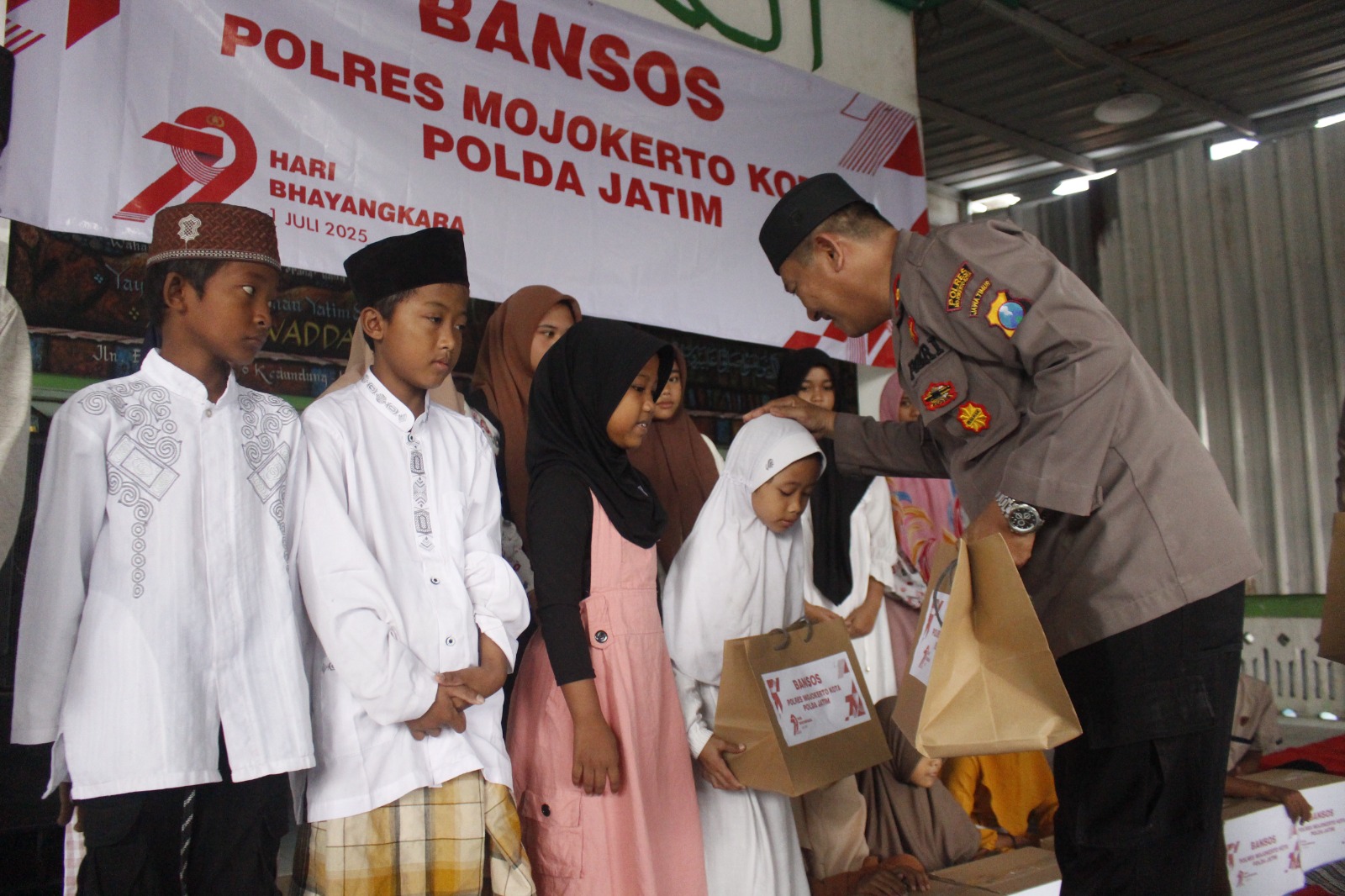 HUT Bhayangkara, Polres Mojokerto Kota Berbagi Ke Panti Asuhan