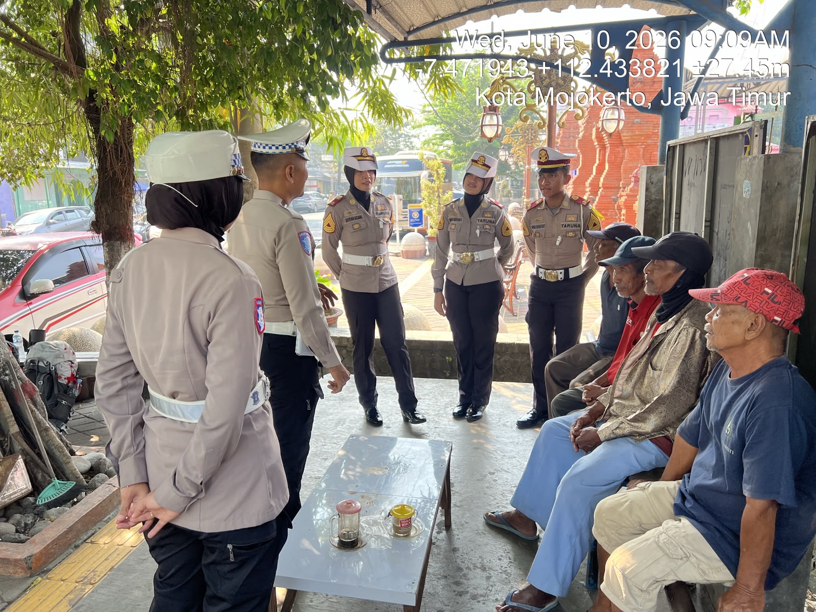 Taruna Akpol TK III Angkatan 58 Batalyon Ksatriya Hawin Sarawahita Gelar Sosialisasi Dikmas Lantas kepada Tukang Becak di Mojokerto