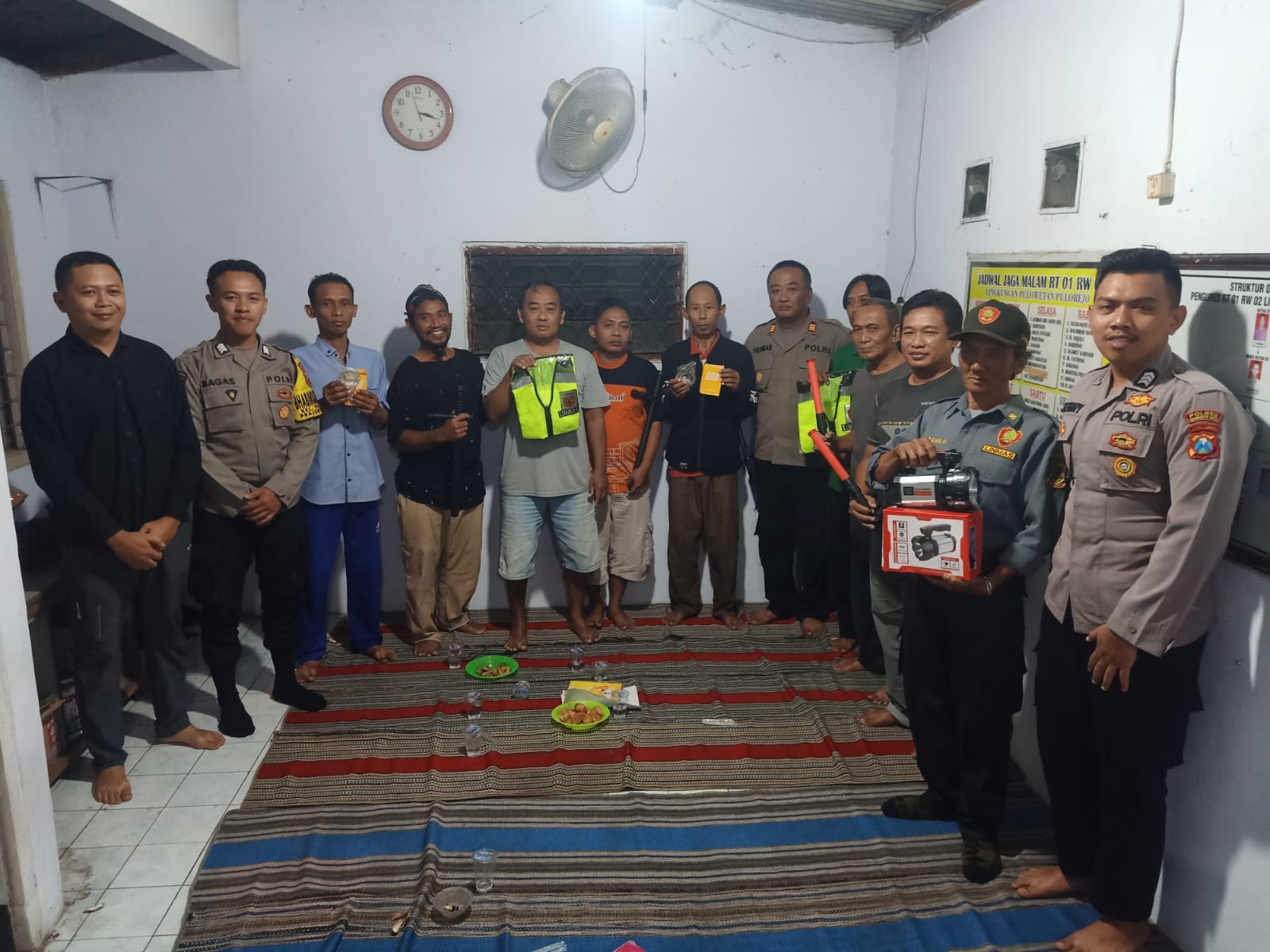Polres Mojokerto Kota Sapa  Warga Lewat Cangkru'an Diskusi Kamtibmas, Perkuat Silaturahmi Dan Jaga Kondusifitas
